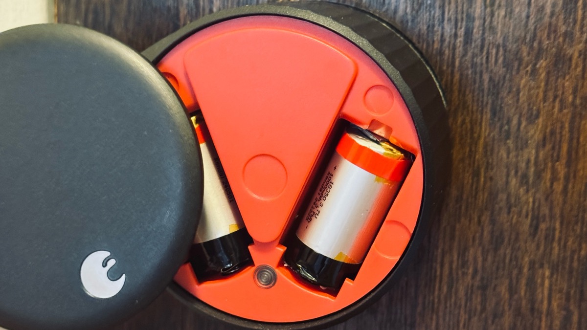 August rechargeable batteries